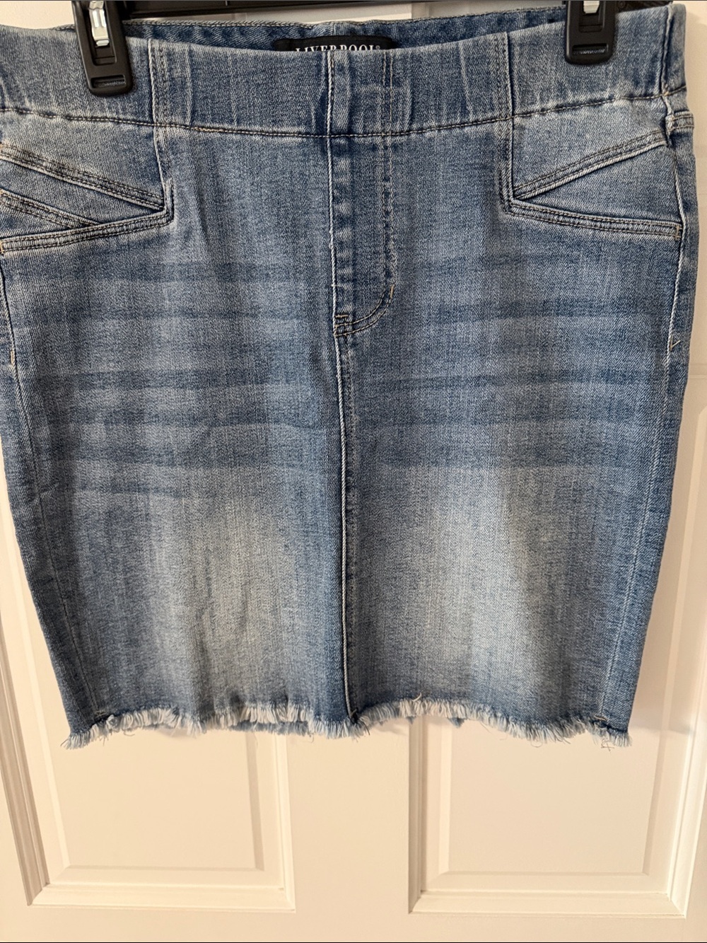 Liverpool Los Angeles Frayed Raw Hem Pull-On Stretch Denim Skirt Size 6